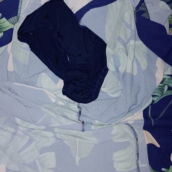 Latiste  by Amy Navy green cream floral halter open back maxi dress Sz M - Picture 9 of 9